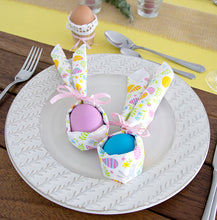 Lade das Bild in den Galerie-Viewer, 20 Servietten, 3-lagig 1/4-Falz 33 cm x 33 cm &quot;Happy Easter&quot;

